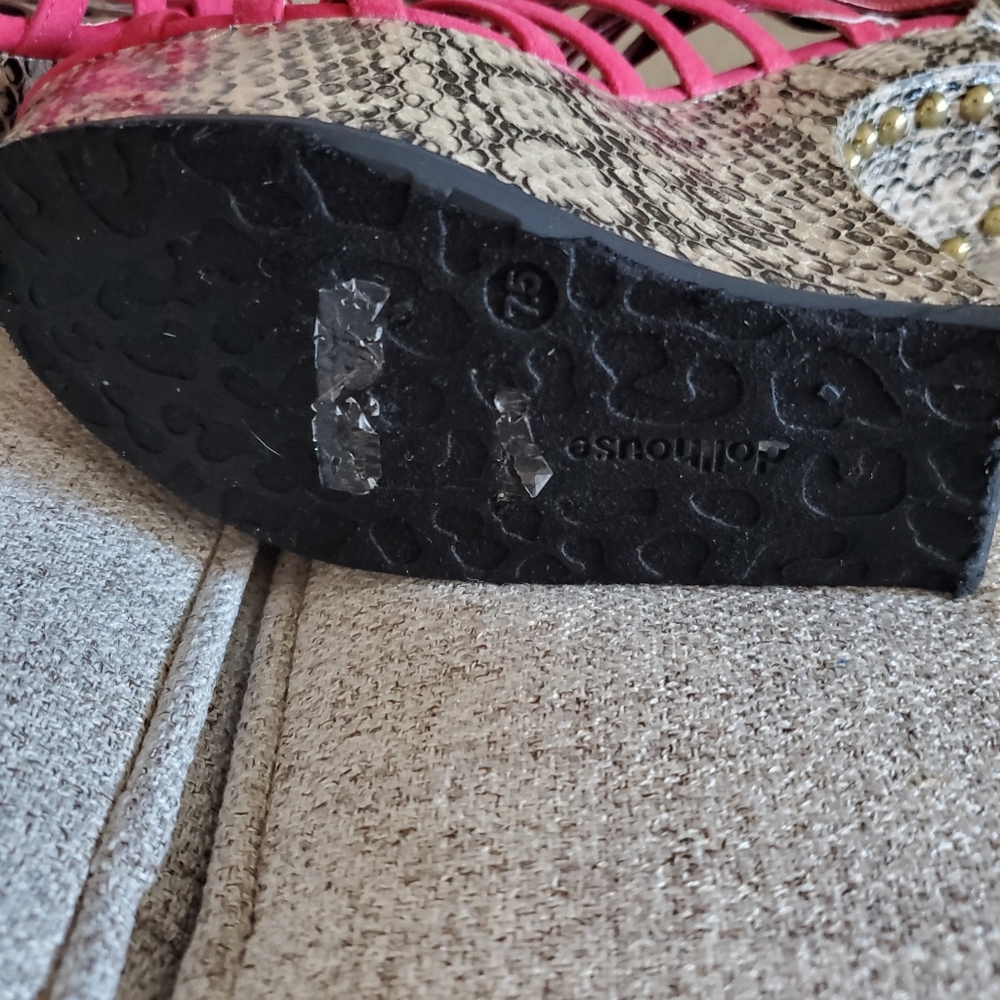 Red Shoes - Picture 6 of 7